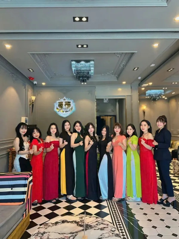 다낭 LUXURY 이발소 내부 홀