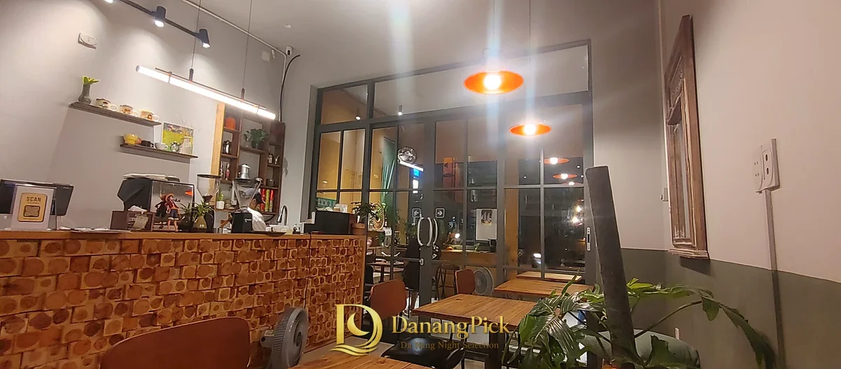 따뜻한 조명의 Wanderbite 카운터