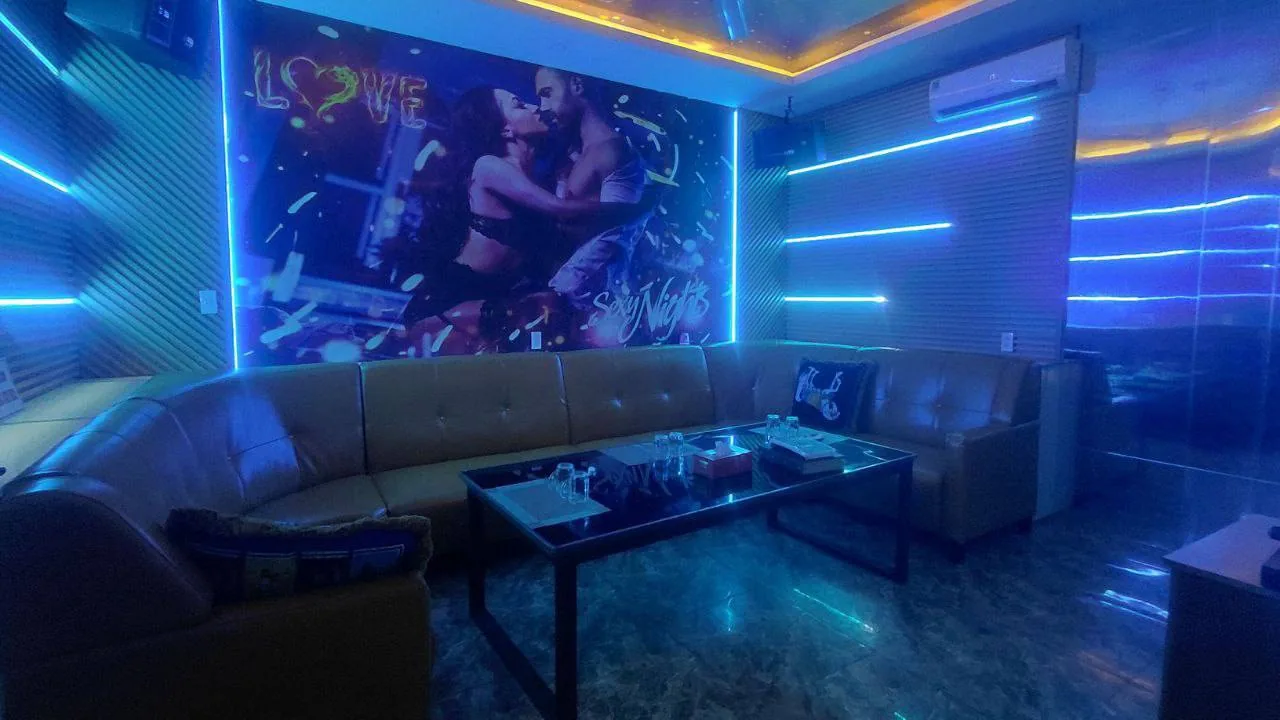 준코 가라오케 다낭 블루 조명 룸 Junco Karaoke Da Nang blue room