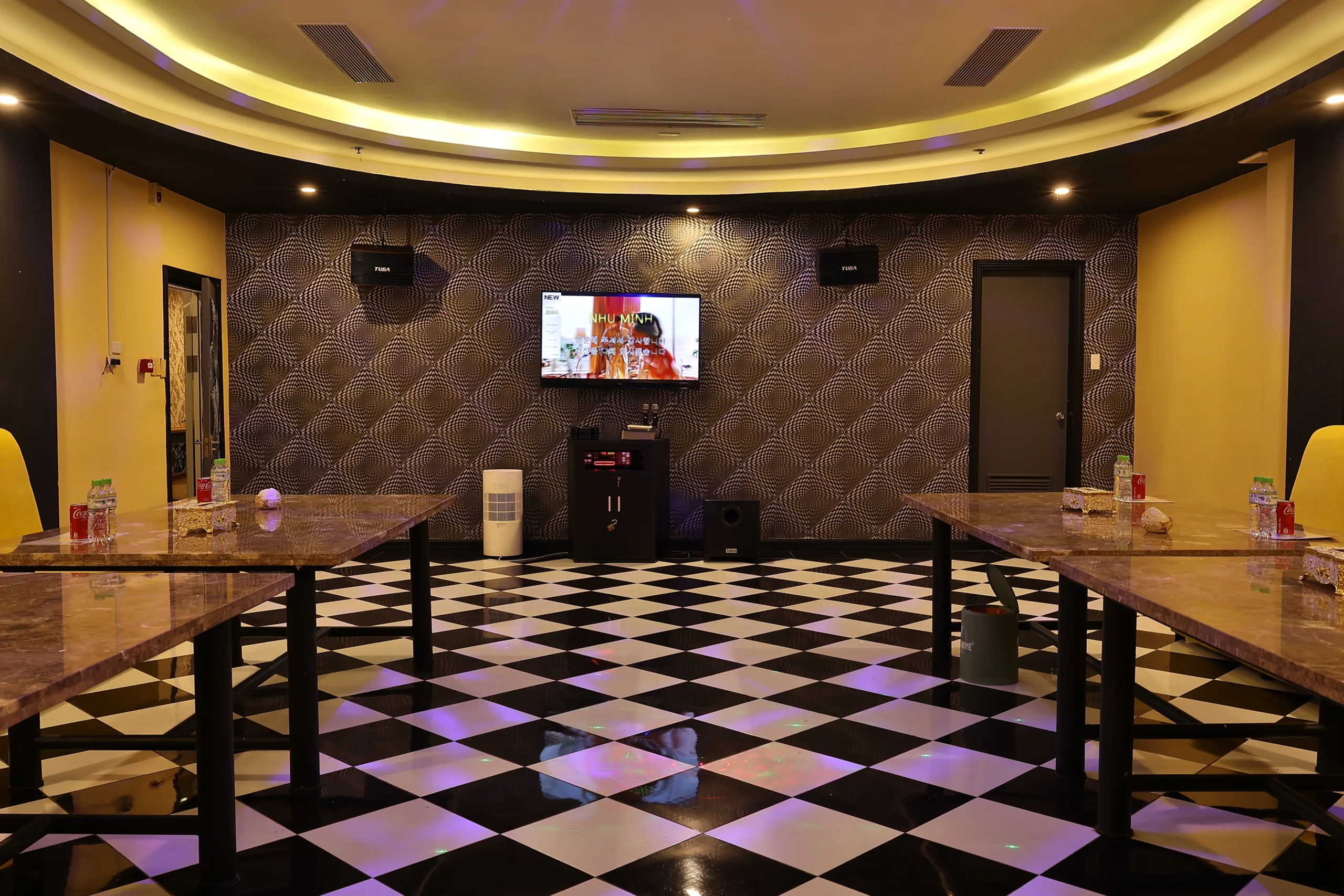 원 오페라 가라오케 대형 룸 전경 One Opera Karaoke large room wide